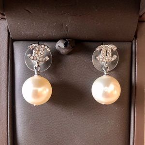 CHANEL PEARL EARRINGS
